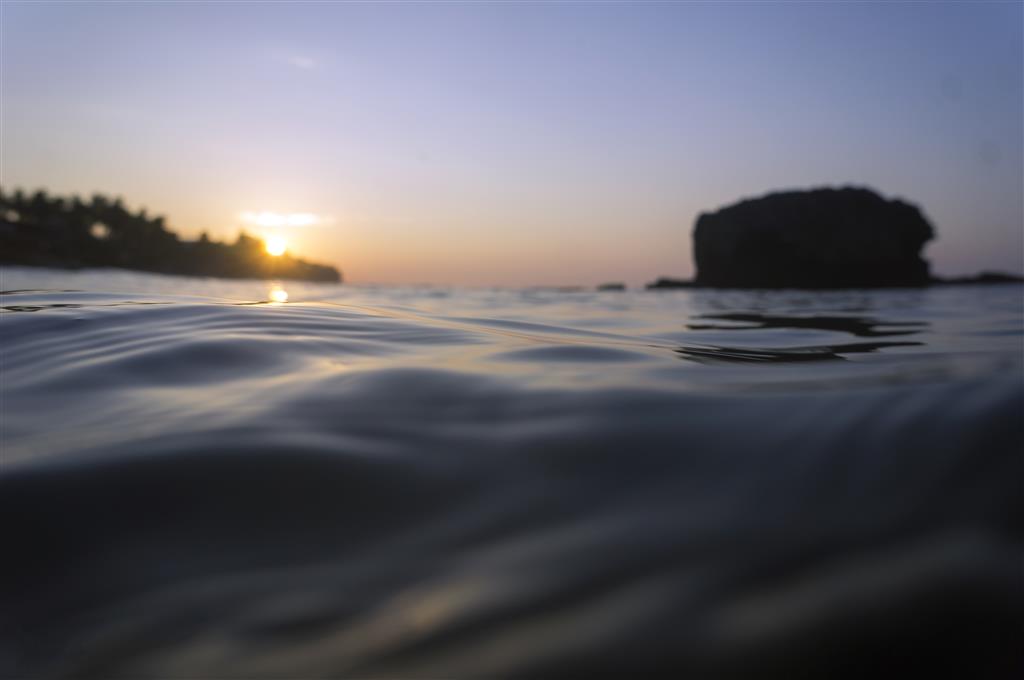 Dawn on the water, by Xavi Baragona - ISO 100, 16mm, f5.6, 1/400